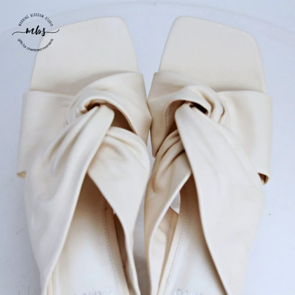 NWT Vince Camuto Jenabie‎ Leather Block Heel Sandals Cream Women 11